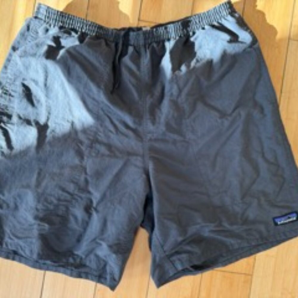 PATAGONIA MENS BAGGIES SIZE MEDIUM GRAY